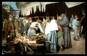 לוט 169 – גלויה עותמאנית צבעונית – סצנת שוק, בזאר עותמאני | Lot 169 – Colorized Ottoman Postcard – Market Scene, Ottoman Bazaar