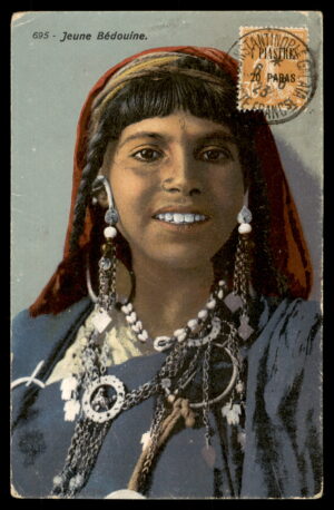 לוט 190 – גלויה צבעונית – נערה בדואית, דואר צרפתי בלבנט, קונסטנטינופול | Lot 190 – Chromolithograph Postcard – Young Bedouin Woman, French Levant Post, Constantinople