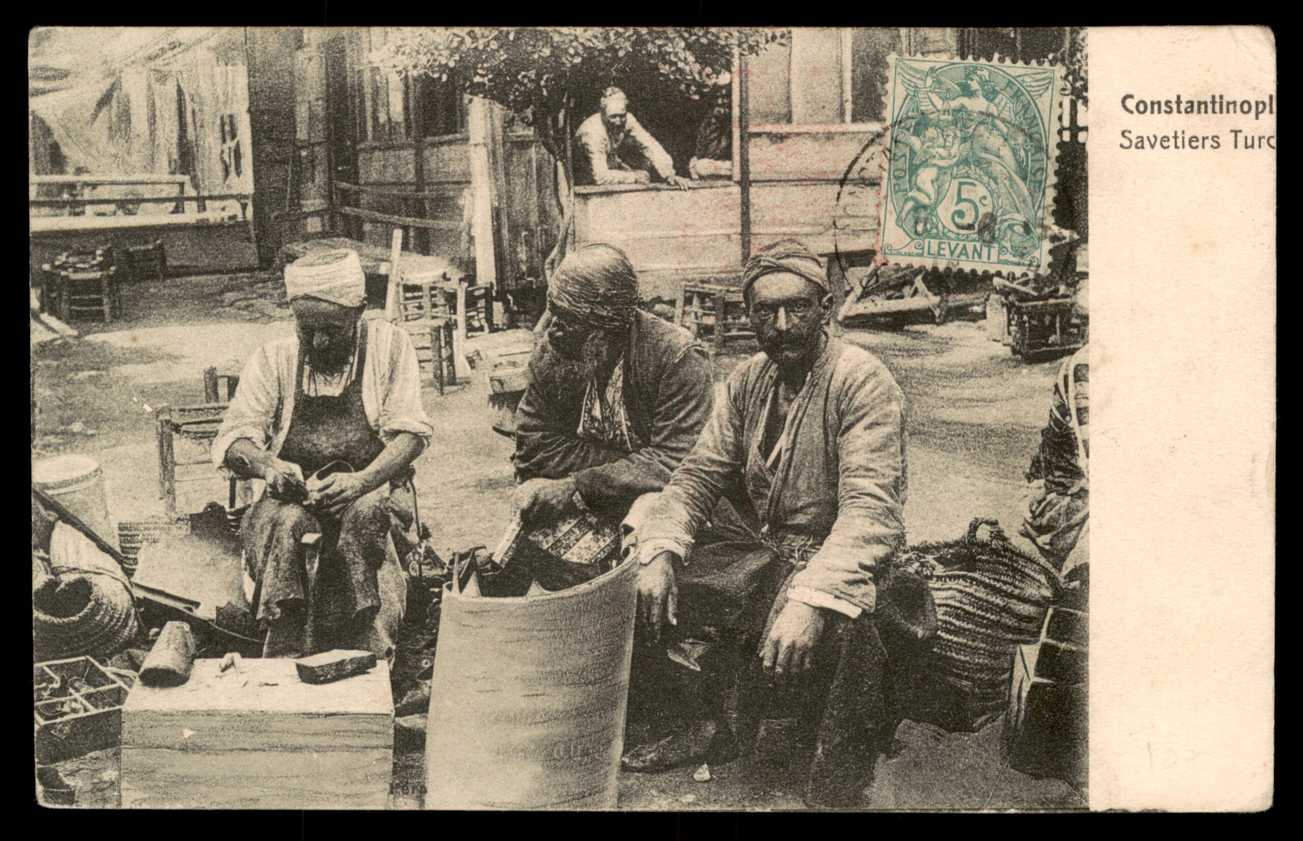 לוט 209 – גלויה קונסטנטינופול – סנדלרים טורקים, דואר צרפתי בלבנט | Lot 209 – Constantinople Postcard – Turkish Cobblers (Savetiers Turcs), French Levant Post